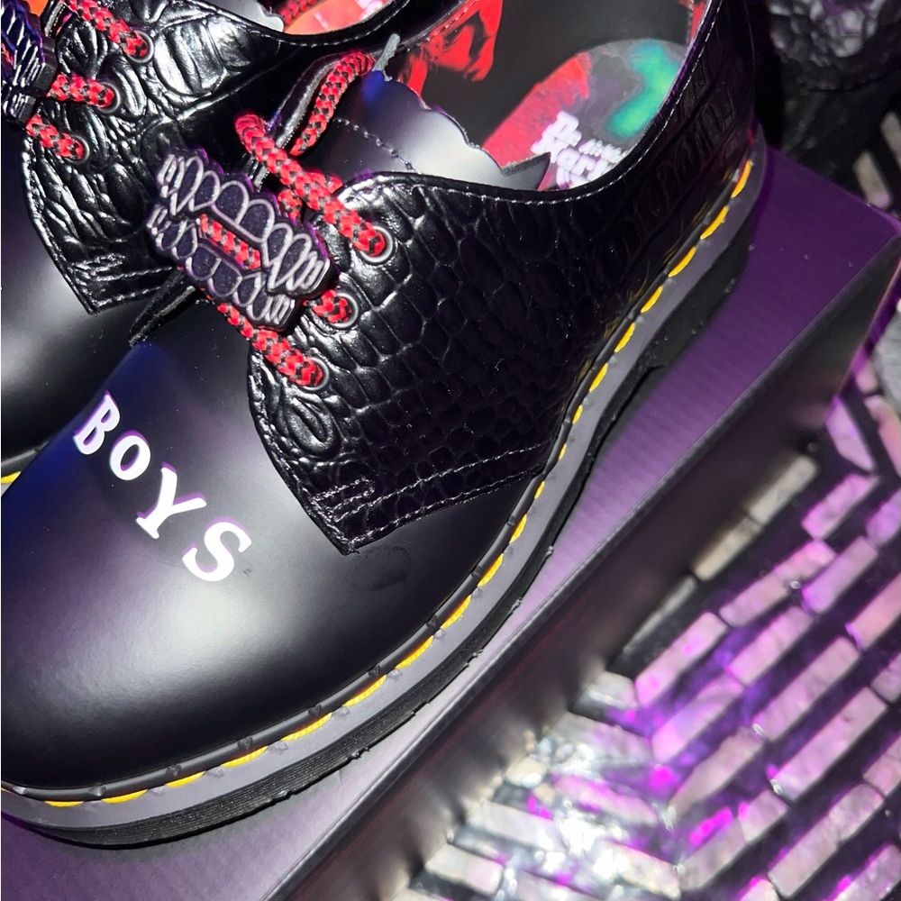 Dr. Martens Lost Boys Boots!❤️Limited Edition!🖤Doctor Martens!Womens 6, Men’s 4 - Picture 6 of 10